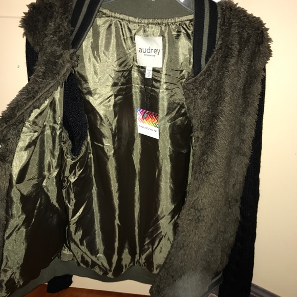 Fuzzy cable knit bomber S/M/L - Picture 6 of 6